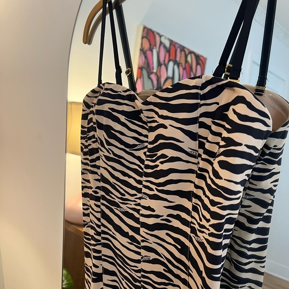 SOLD 🥰 Victoria’s Secret Y2K Zebra Bodycon Dress - Picture 3 of 4